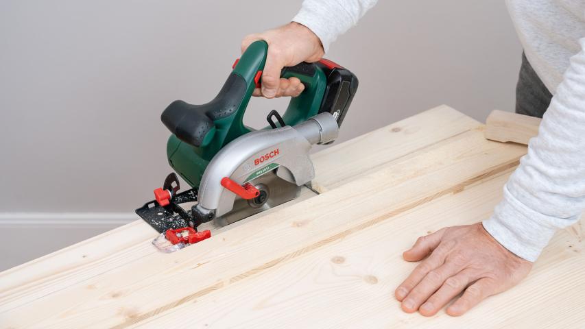 Акумулаторен ръчен циркуляр Bosch PKS 18V Solo, снимка 4 - Акумулаторни ръчни циркуляри