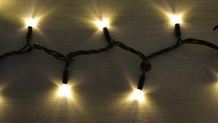Светещ гирлянд 100LED топло бели OUT - Светеща верига