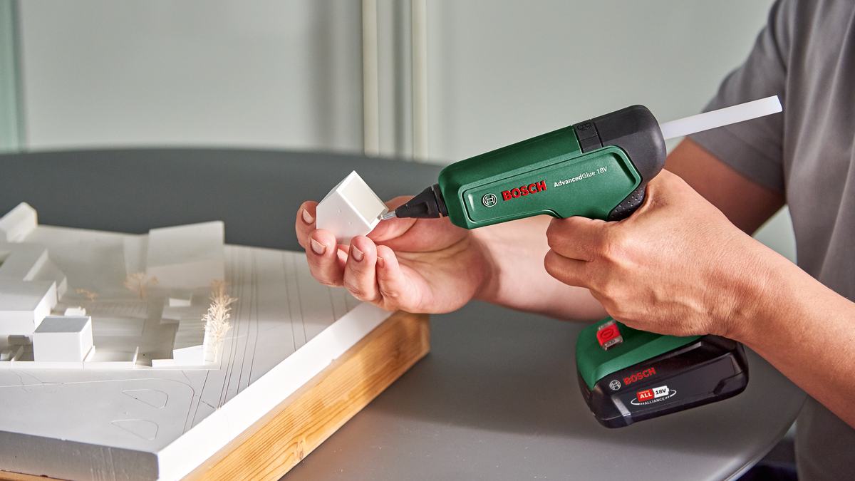 Акумулаторен пистолет за лепене BOSCH 18V Sоло 06094188 на топ цена ...