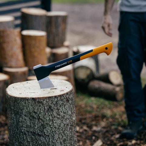 Брадва Fiskars Х11, снимка 3 - Ръчни инструменти