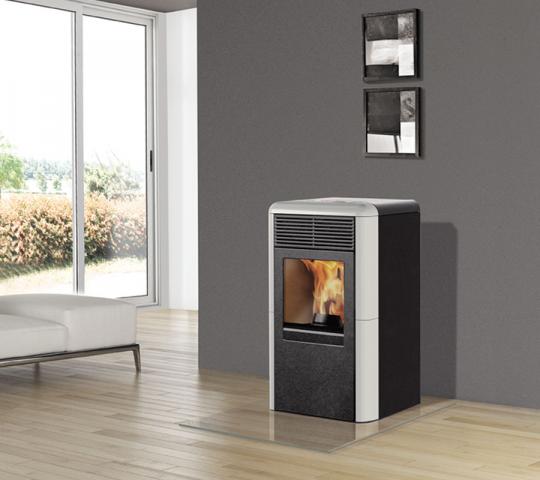 Пелетна камина Point  Plus 8 kW, снимка 2 - Камини на пелети