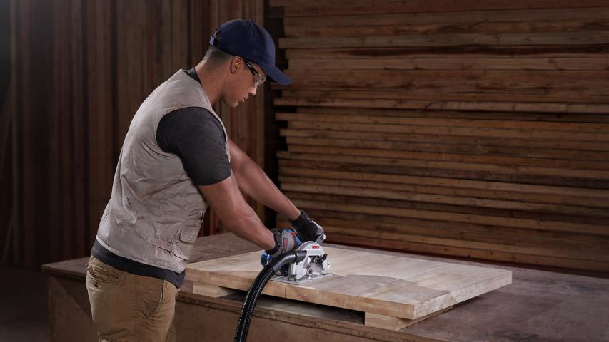 Ръчен циркуляр Bosch Blue GKS 600, снимка 4 - Кабелни ръчни циркуляри