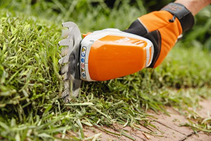 Акумулаторна ножица за храсти Stihl HSA 26, снимка 3 - Акумулаторни градински инструменти