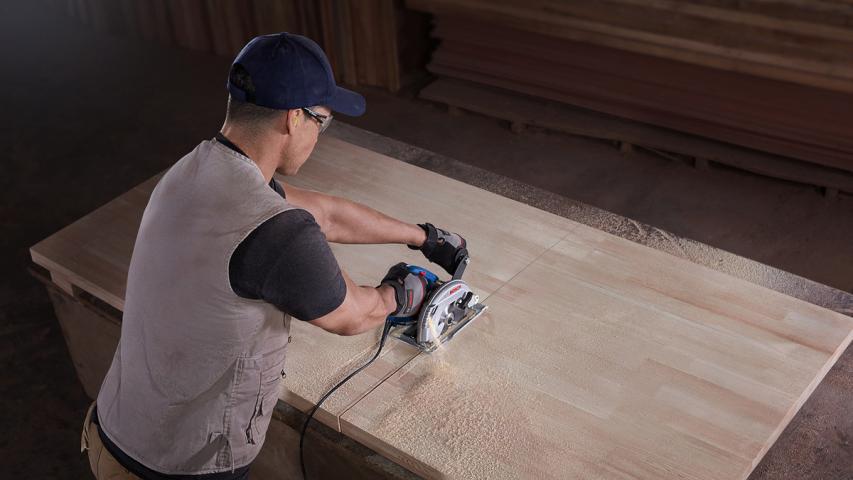 Ръчен циркуляр Bosch Blue GKS 600, снимка 3 - Кабелни ръчни циркуляри