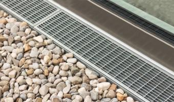 Монтаж на линеен отводнителен канал: лесно и ефективно решение за дома и двора