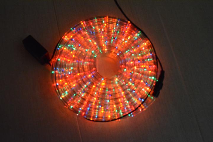 Светещ прозрачен маркуч /3 линии/ 10м, 32бр/м разноцветни RICE OUT - Коледно осветление