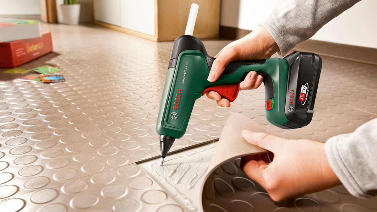 Акумулаторен пистолет за лепене BOSCH 18V Sоло 06094188 на топ цена ...