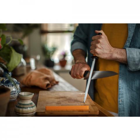 Масат за заточване на ножове Fiskars Functional Form, снимка 2 - Аксесоари за готвене