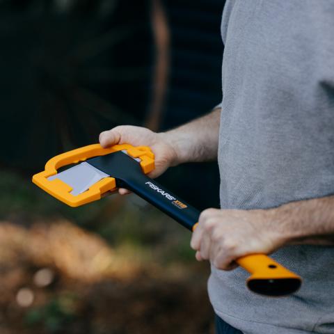 Брадва Fiskars Х11, снимка 5 - Ръчни инструменти