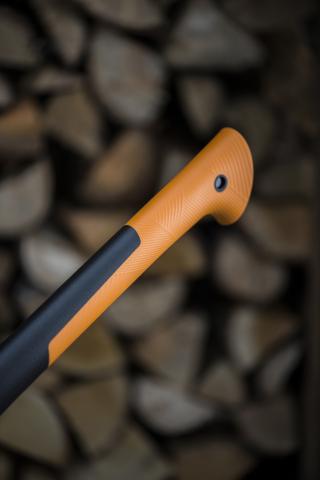 Брадва за цепене Fiskars Х27, снимка 2 - Брадви