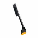 Стъргалка за лед с четка Fiskars Solid 47 см