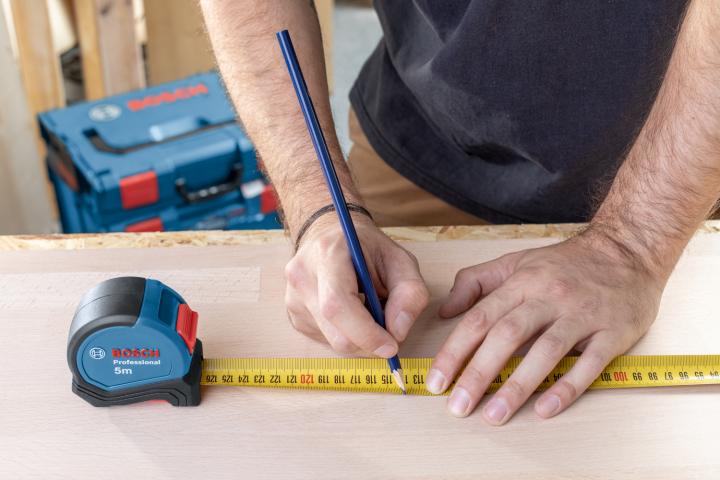Ролетка с магнит Bosch Pro 5 м х 27 мм, снимка 3 - Ролетки