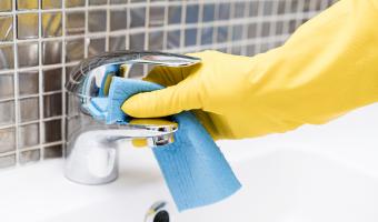 Почистване на банята без усилие: Как бързо да премахнете варовик, мухъл и петна?