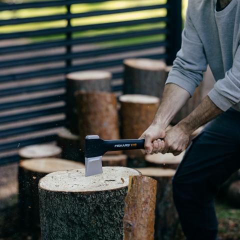 Брадва Fiskars Х11, снимка 4 - Ръчни инструменти