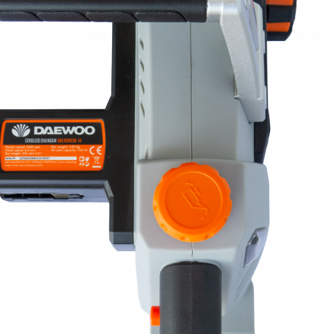 Акумулаторен верижен трион Daewoo UNI-BAT 20V Li-ion, снимка 3 - Верижни триони