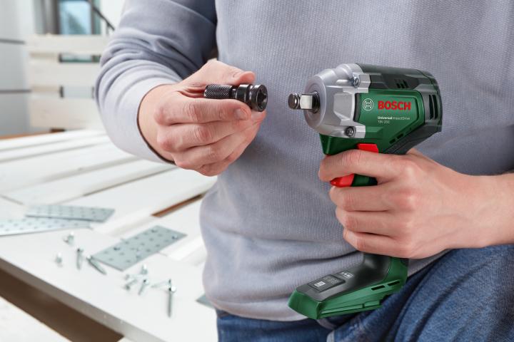 Акумулаторен безчетков ударен гайковерт Bosch UniversalImpactDrive 18V-350 Solo, снимка 6 - Акумулаторни гайковерти